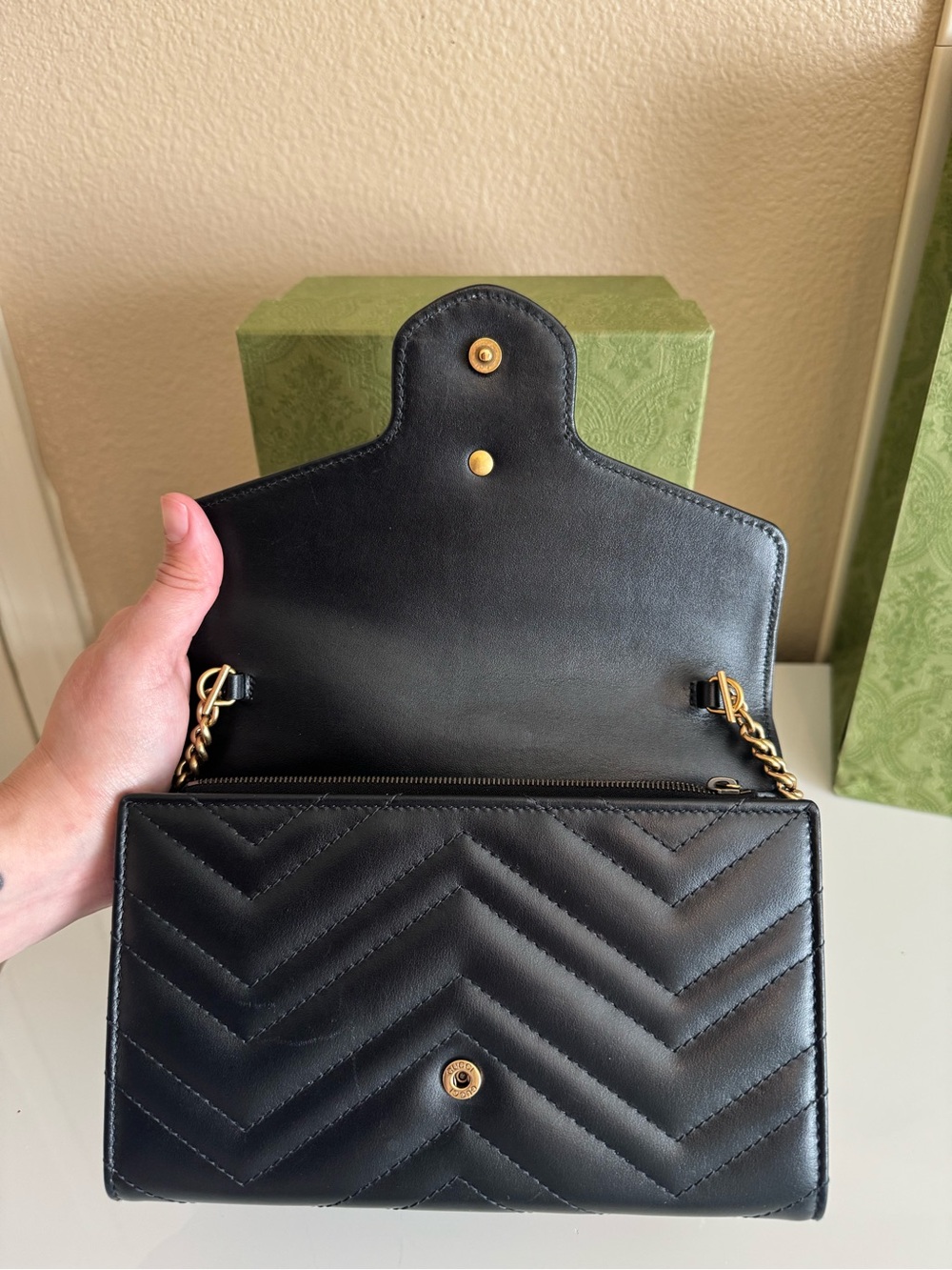Gucci Black Chevron Marmont Crossbody Bag - Picture 8 of 16